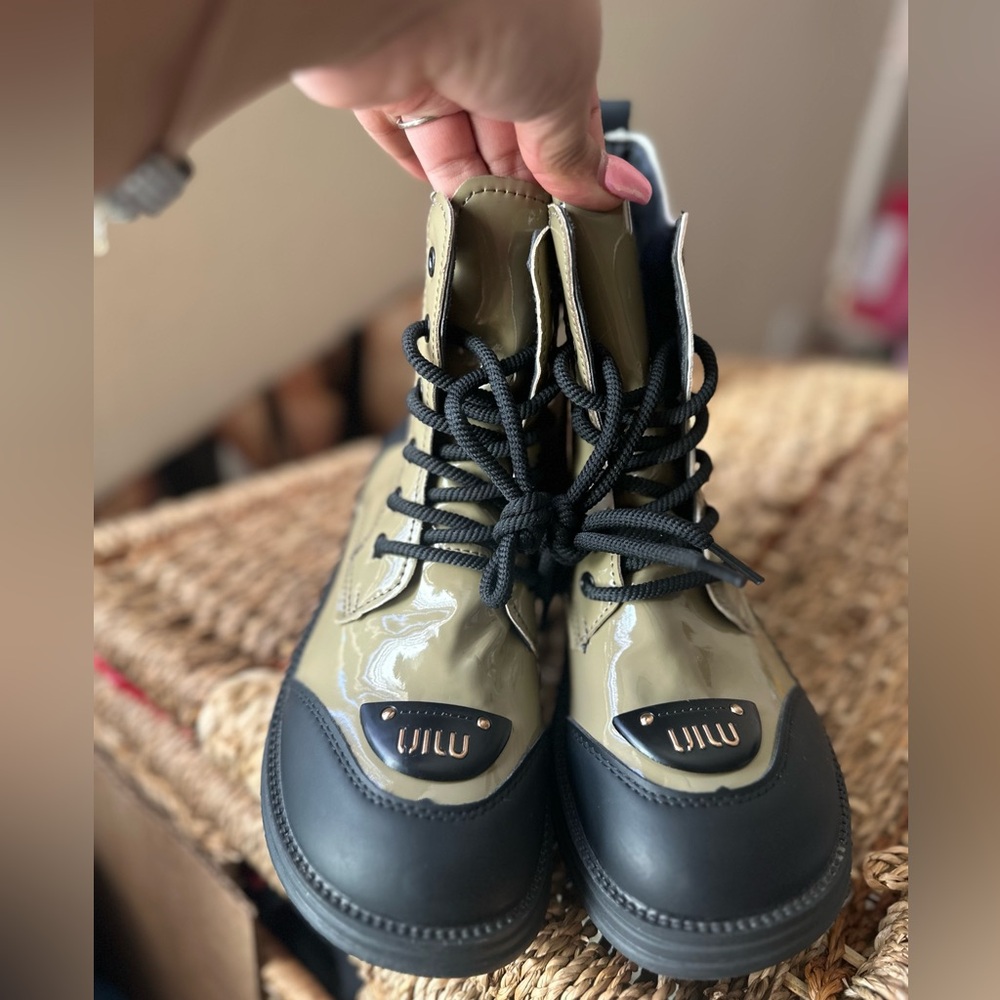 Combat boots women